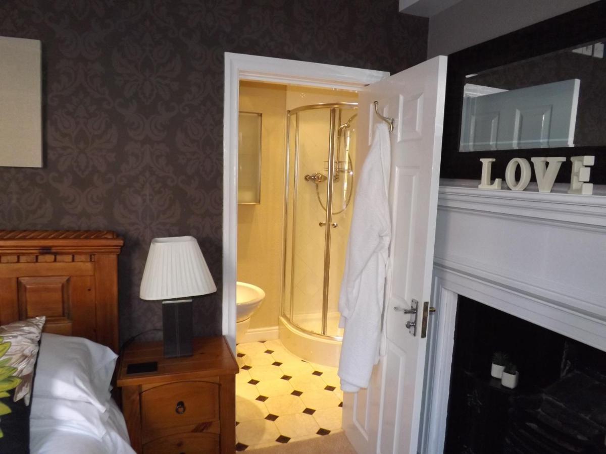 White Linen Whitby, Room Only エクステリア 写真