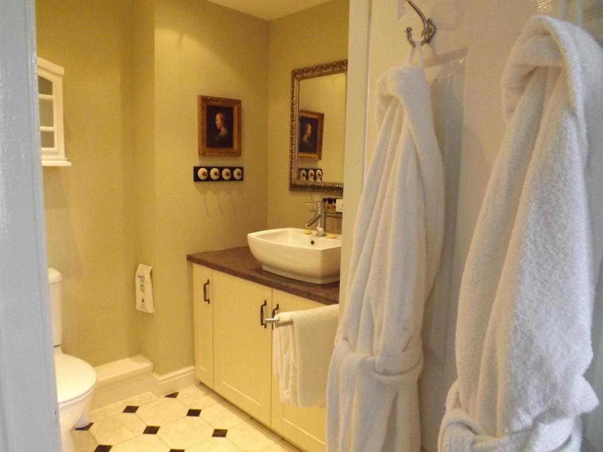 White Linen Whitby, Room Only エクステリア 写真